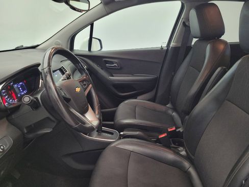 Used 2020 Chevrolet Trax LT w/ LT Convenience Package FWD image 17
