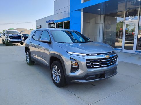 Used 2025 Chevrolet Equinox LT FWD image 3