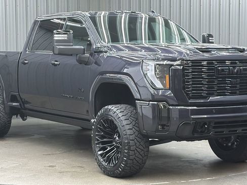 Used 2025 GMC Sierra 3500 Denali w/ Denali Reserve Package image 7