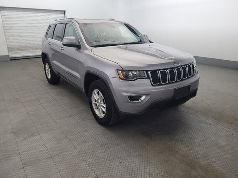 Used 2019 Jeep Grand Cherokee Laredo AWD/4WD image 13