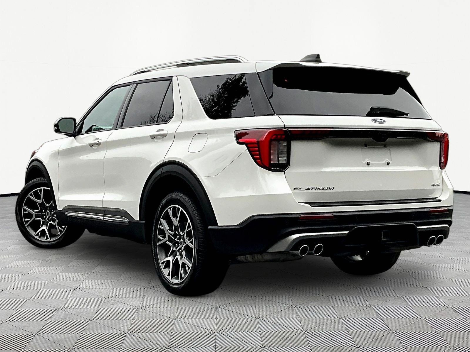 Used 2025 Ford Explorer Platinum w/ Ultimate Package AWD/4WD image 4