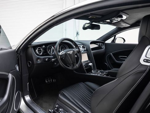 Used 2017 Bentley Continental GT image 2