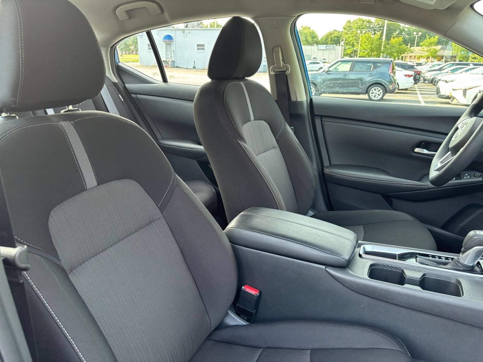 Used 2025 Nissan Sentra SV FWD image 30