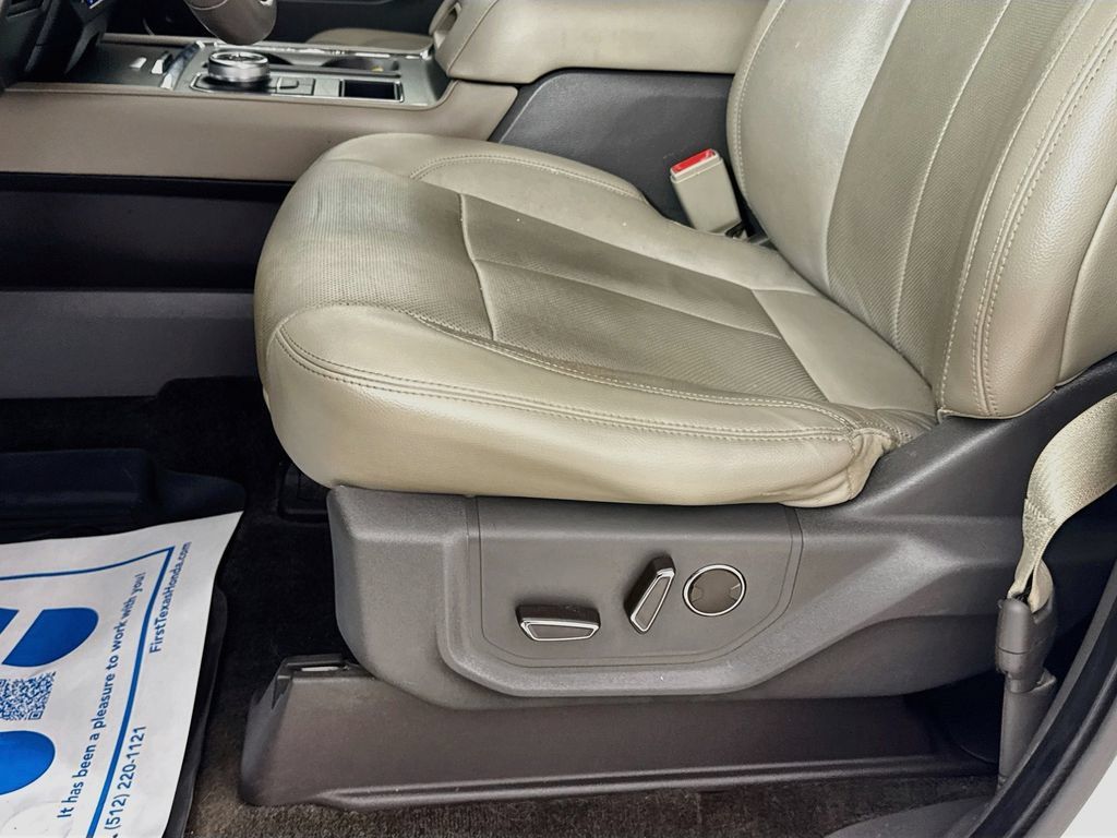 Used 2018 Ford Expedition Max XLT w/ Equipment Group 202A RWD image 25
