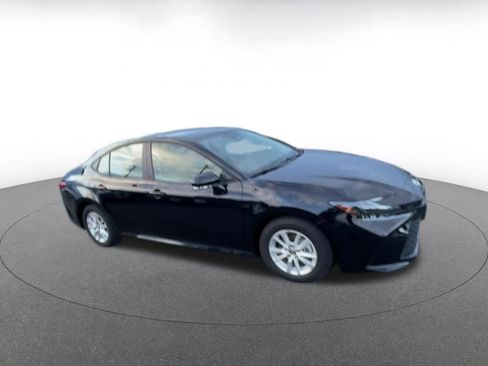 Used 2025 Toyota Camry LE image 2
