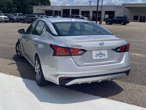 Used 2025 Nissan Altima 2.5 S FWD image 5