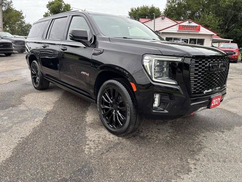 Used 2021 GMC Yukon XL AT4 w/ Technology Package AWD/4WD image 7