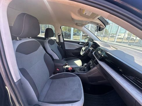 Used 2022 Volkswagen Taos S w/ IQ Drive S Package image 11