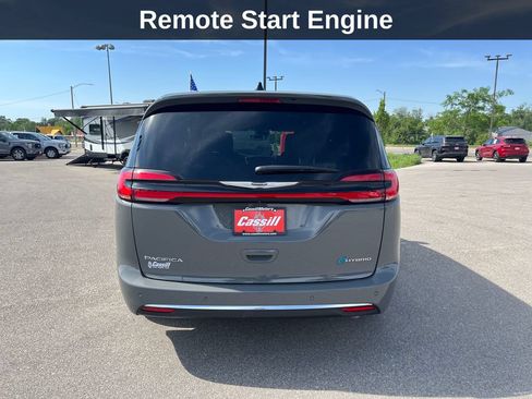 Used 2025 Chrysler Pacifica Select FWD image 5