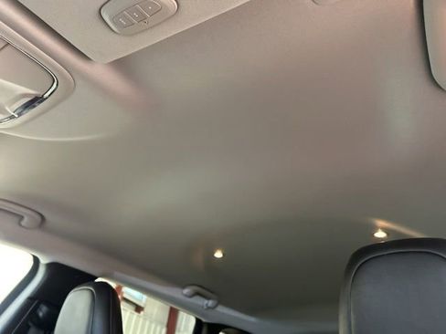 Used 2020 Jeep Cherokee Limited image 17