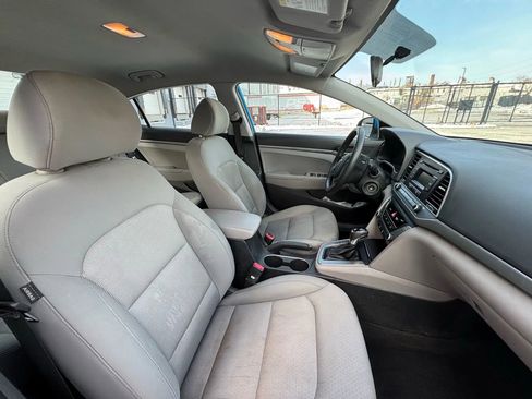 Used 2017 Hyundai Elantra SE FWD image 16