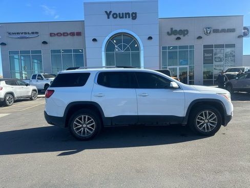 Used 2017 GMC Acadia SLE image 2