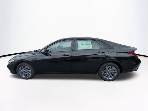 New 2026 Hyundai Elantra Blue image 8