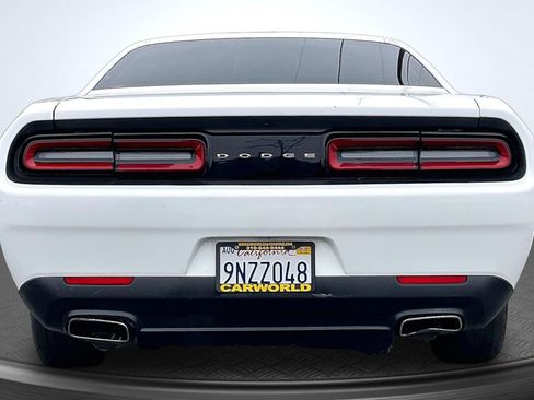 Used 2016 Dodge Challenger SXT RWD image 4