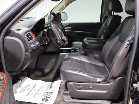 Used 2011 GMC Yukon SLT w/ SLT-2 Equipment Package AWD/4WD image 9