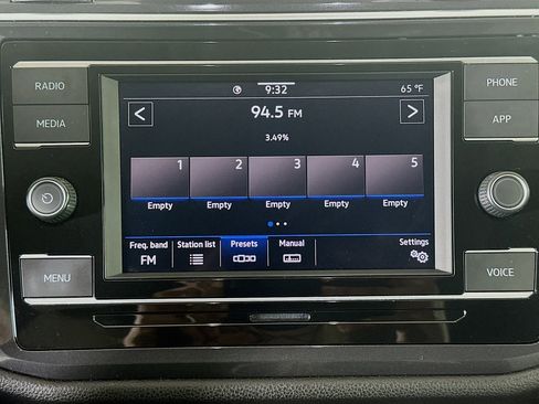 Used 2024 Volkswagen Tiguan S image 21