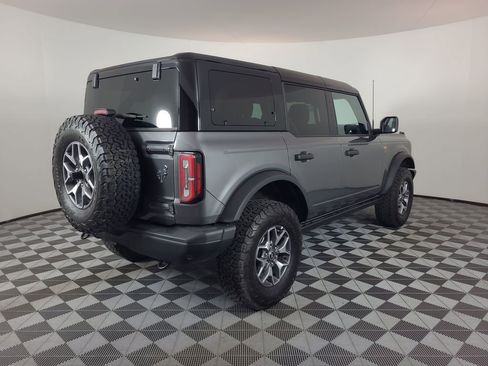 Used 2025 Ford Bronco Badlands image 3