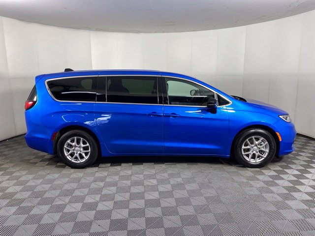 Used 2026 Chrysler Pacifica Select FWD image 6