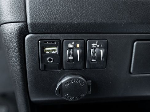 Used 2016 Toyota Sienna SE Premium image 19