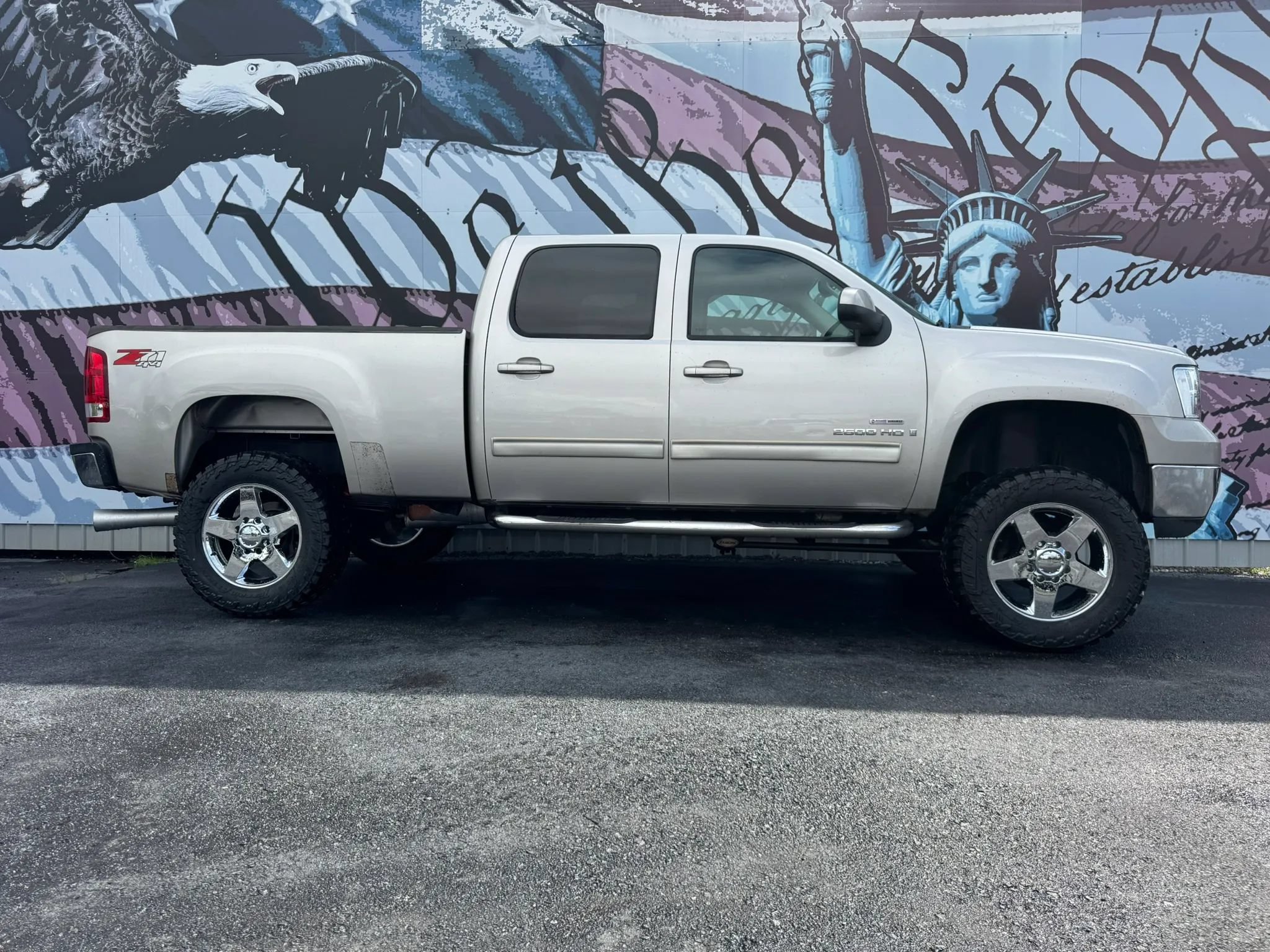 Used 2008 GMC Sierra 2500 SLT w/ Z71 Off-Road Package AWD/4WD image 1