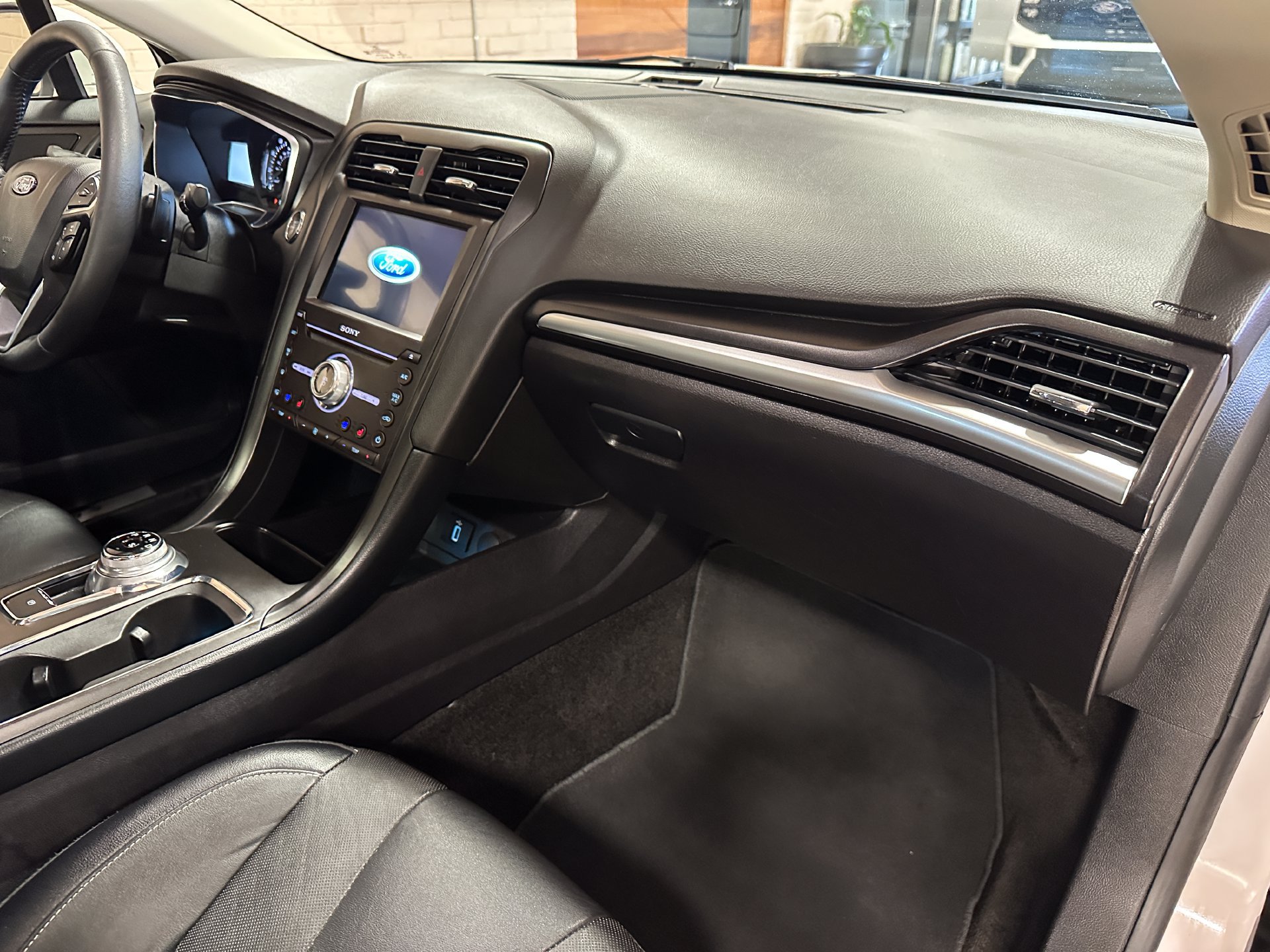 Used 2018 Ford Fusion Titanium AWD/4WD image 22