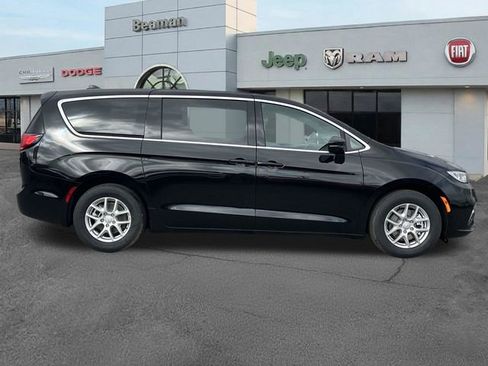 New 2026 Chrysler Pacifica Select FWD image 8