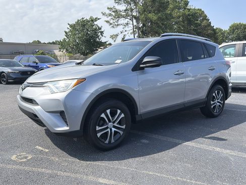 Used 2016 Toyota RAV4 LE FWD image 7