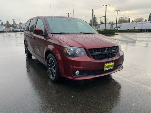 Used 2018 Dodge Grand Caravan SXT w/ Blacktop Package image 8