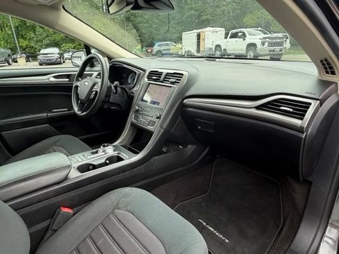 Used 2020 Ford Fusion SE FWD image 27