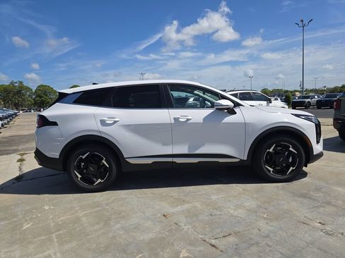 New 2026 Kia Sportage EX FWD image 9