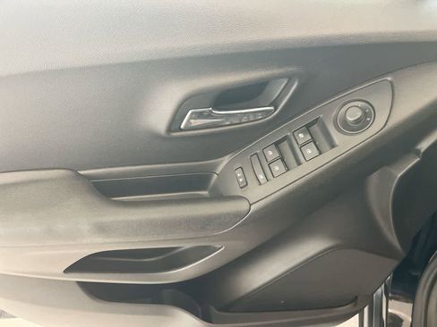 Used 2019 Chevrolet Trax LT w/ LT Convenience Package image 13