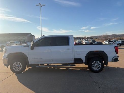 Used 2022 GMC Sierra 2500 SLE w/ SLE Value Package; image 7