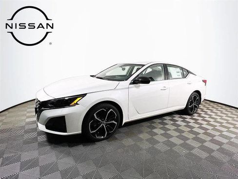 Certified 2025 Nissan Altima 2.5 SR AWD/4WD image 1