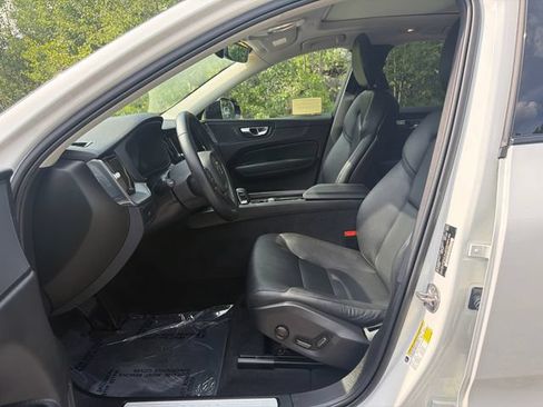 Used 2024 Volvo XC60 B5 Core AWD/4WD image 24