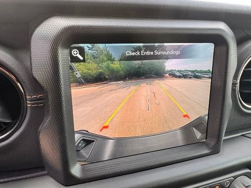 Used 2021 Jeep Gladiator Overland AWD/4WD image 17