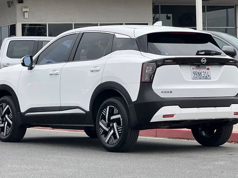 Used 2025 Nissan Kicks SV FWD image 6