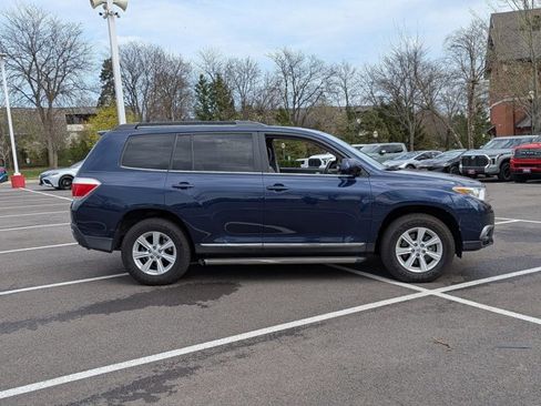 Used 2012 Toyota Highlander SE w/ Tow Pkg image 4