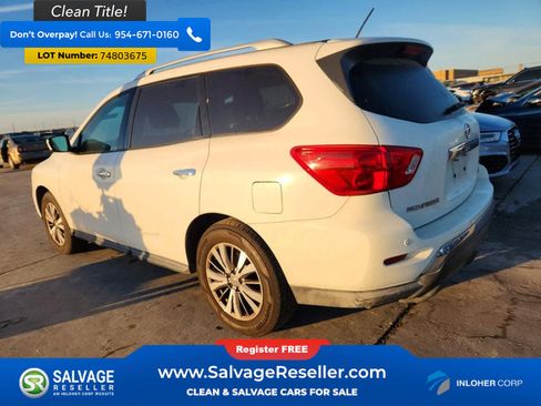 Used 2017 Nissan Pathfinder SV image 3