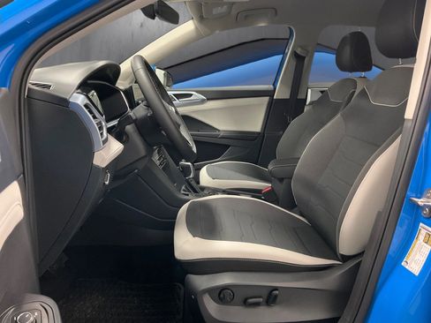 New 2025 Volkswagen Taos SE image 4