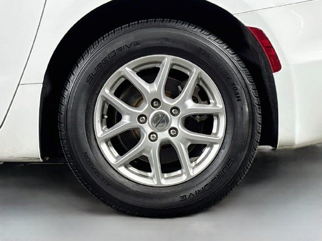 Used 2021 Chrysler Pacifica Touring-L FWD image 30