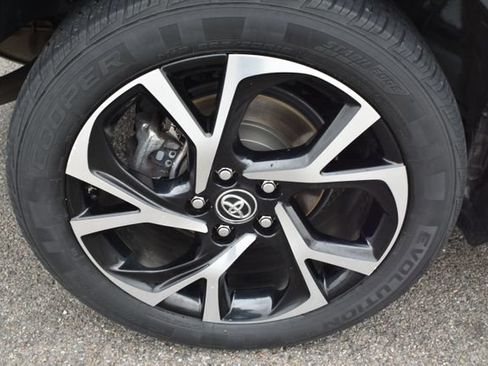 Used 2019 Toyota C-HR XLE FWD image 40