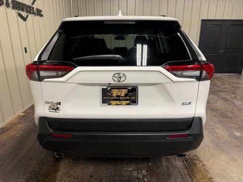 Used 2021 Toyota RAV4 XLE image 9