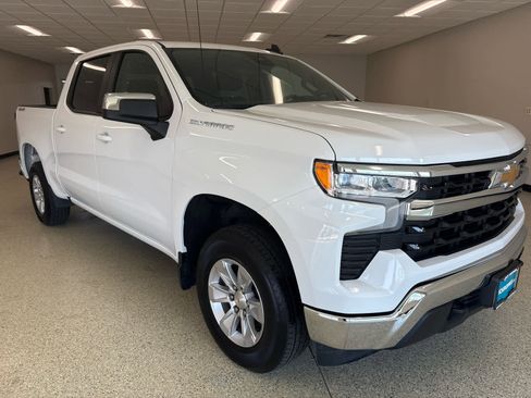 Used 2025 Chevrolet Silverado 1500 LT image 4