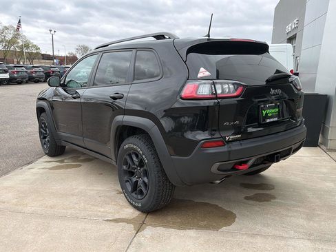 Used 2020 Jeep Cherokee Trailhawk AWD/4WD image 3