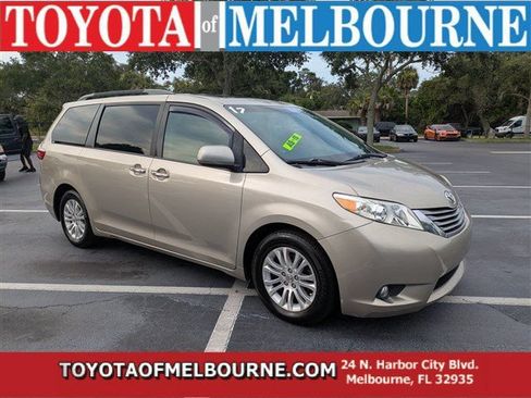 Used 2017 Toyota Sienna XLE Premium FWD image 1