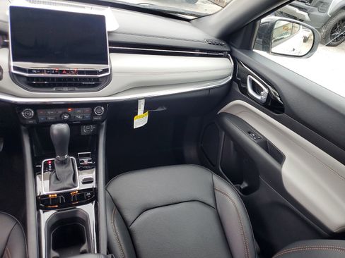 Used 2023 Jeep Compass Limited image 16