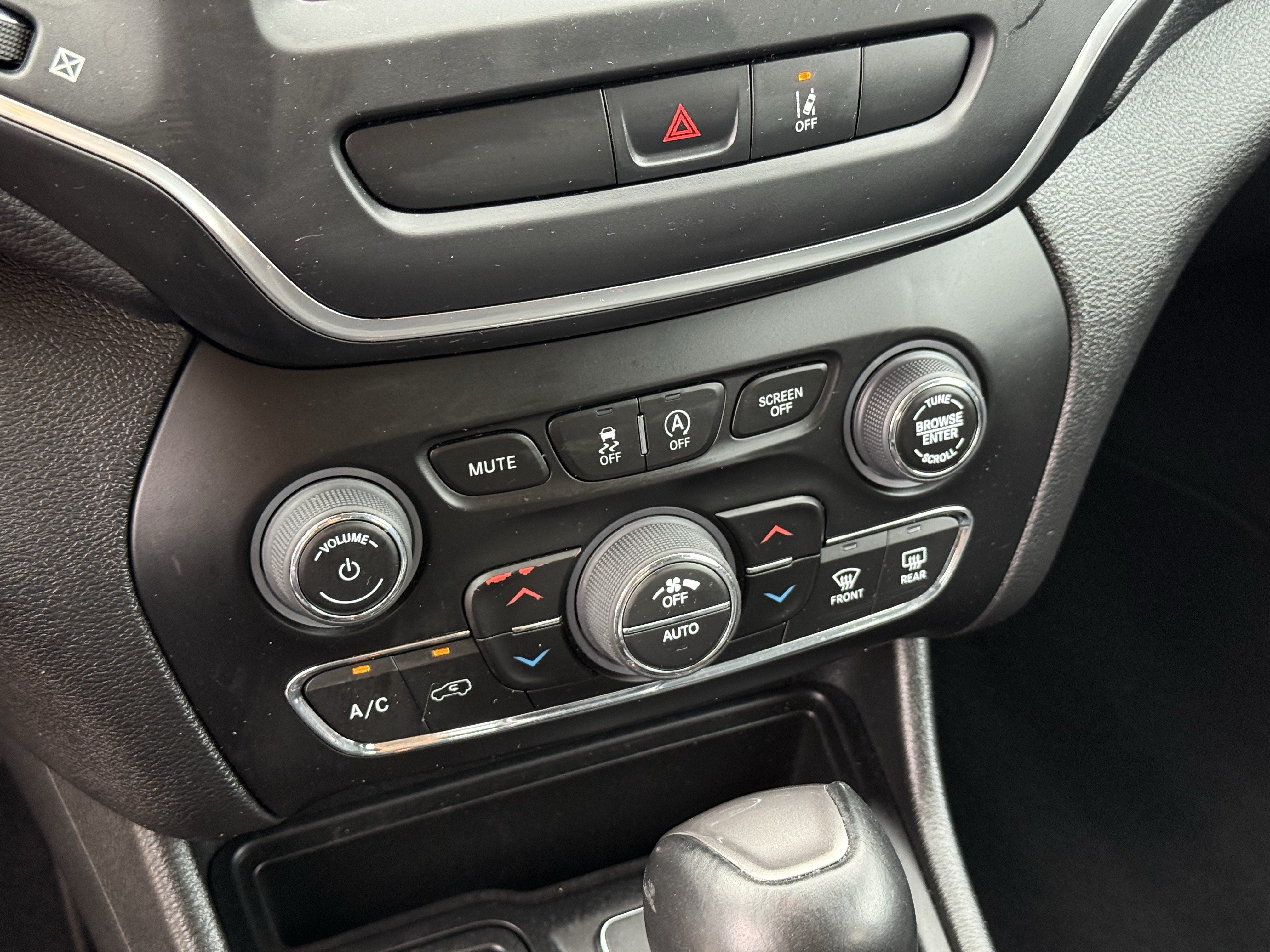 Used 2022 Jeep Cherokee Latitude Lux FWD image 22