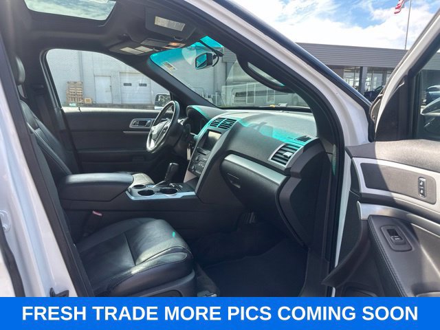 Used 2015 Ford Explorer XLT w/ Equipment Group 202B FWD image 8