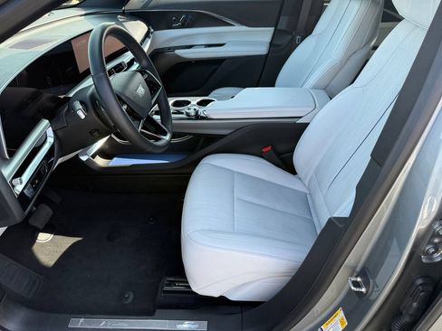 Used 2024 Cadillac Lyriq Luxury RWD image 10