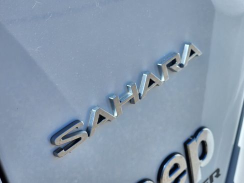 Used 2024 Jeep Wrangler Unlimited Sahara AWD/4WD image 11